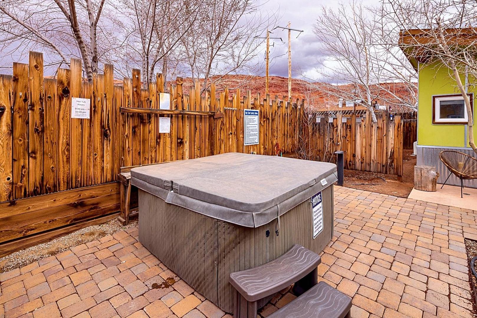 Downtown Kokopelli West 7 - Newly Remodeled Stylish Studio モアブ エクステリア 写真